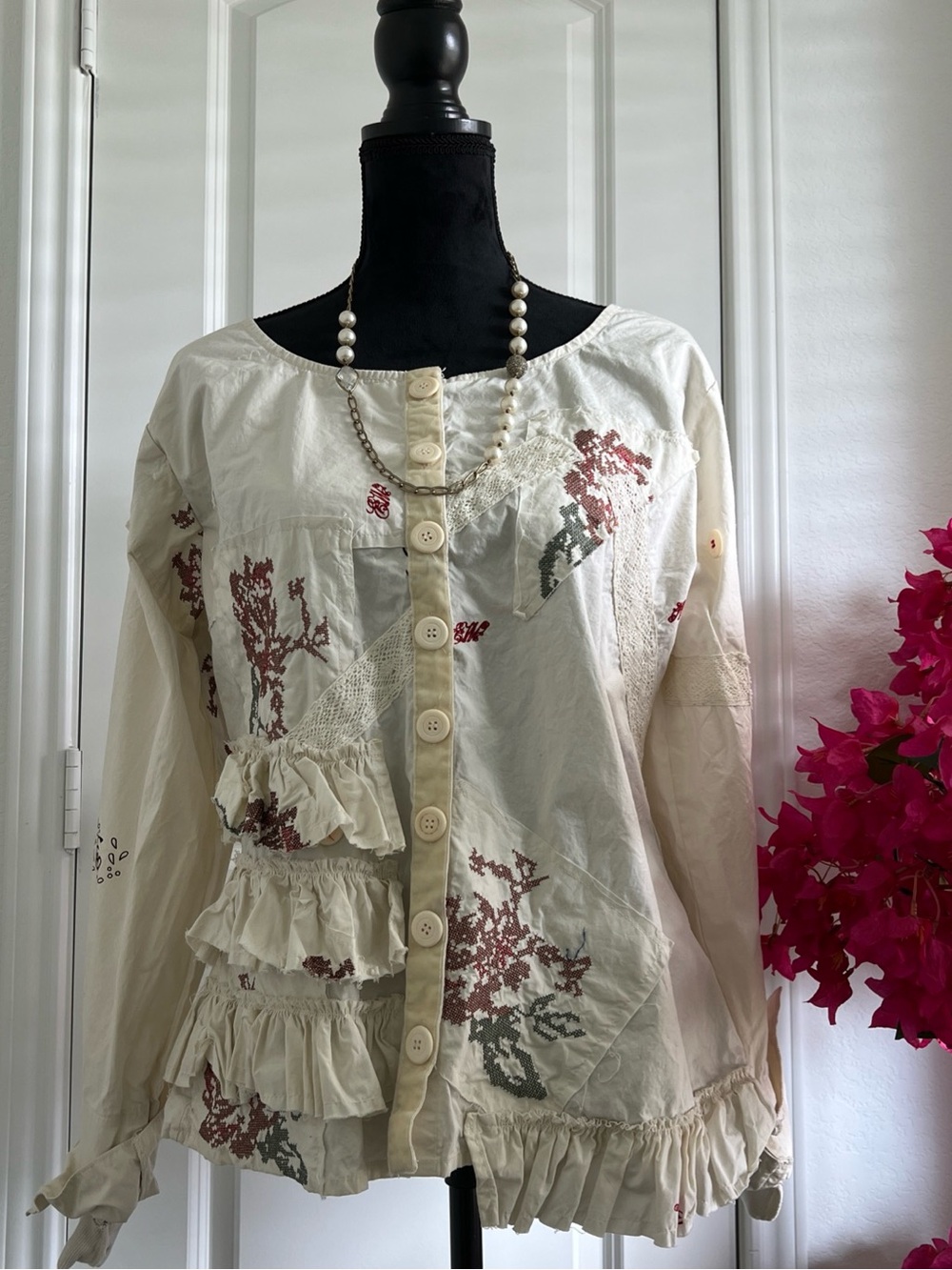 Women's Cream Ruffle Button-Front Blouse with Floral Print XL